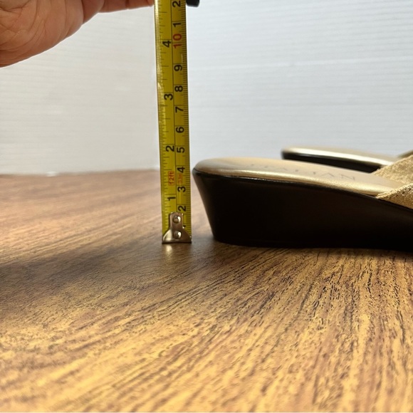 Italian Shoemakers Jewel Bead Gold Wedge Sandals Size 9 - Picture 12 of 13